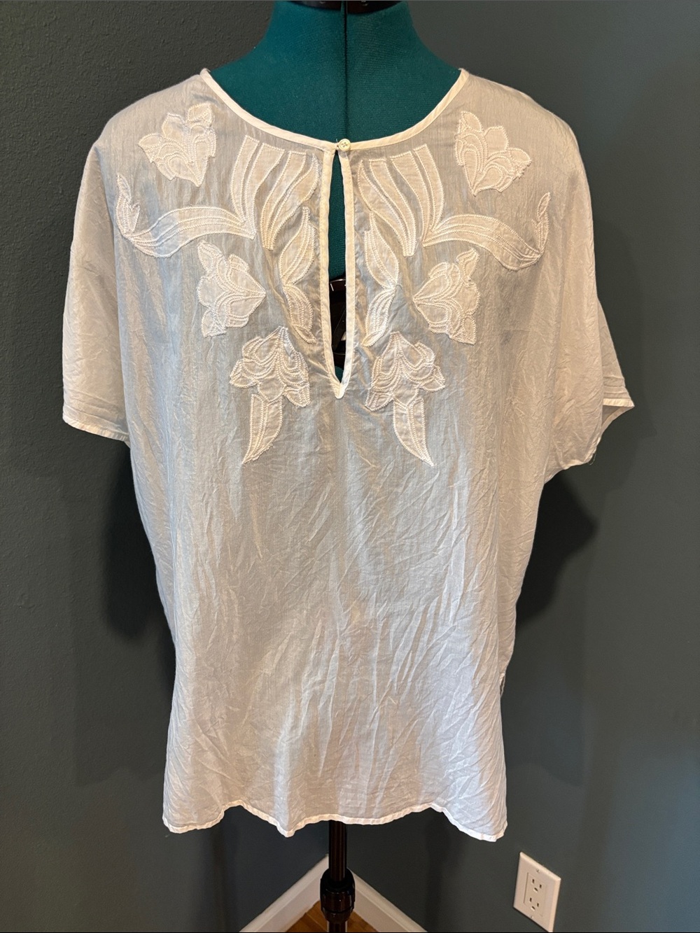 Banana Republic White Embroidered Keyhole Tunic Top